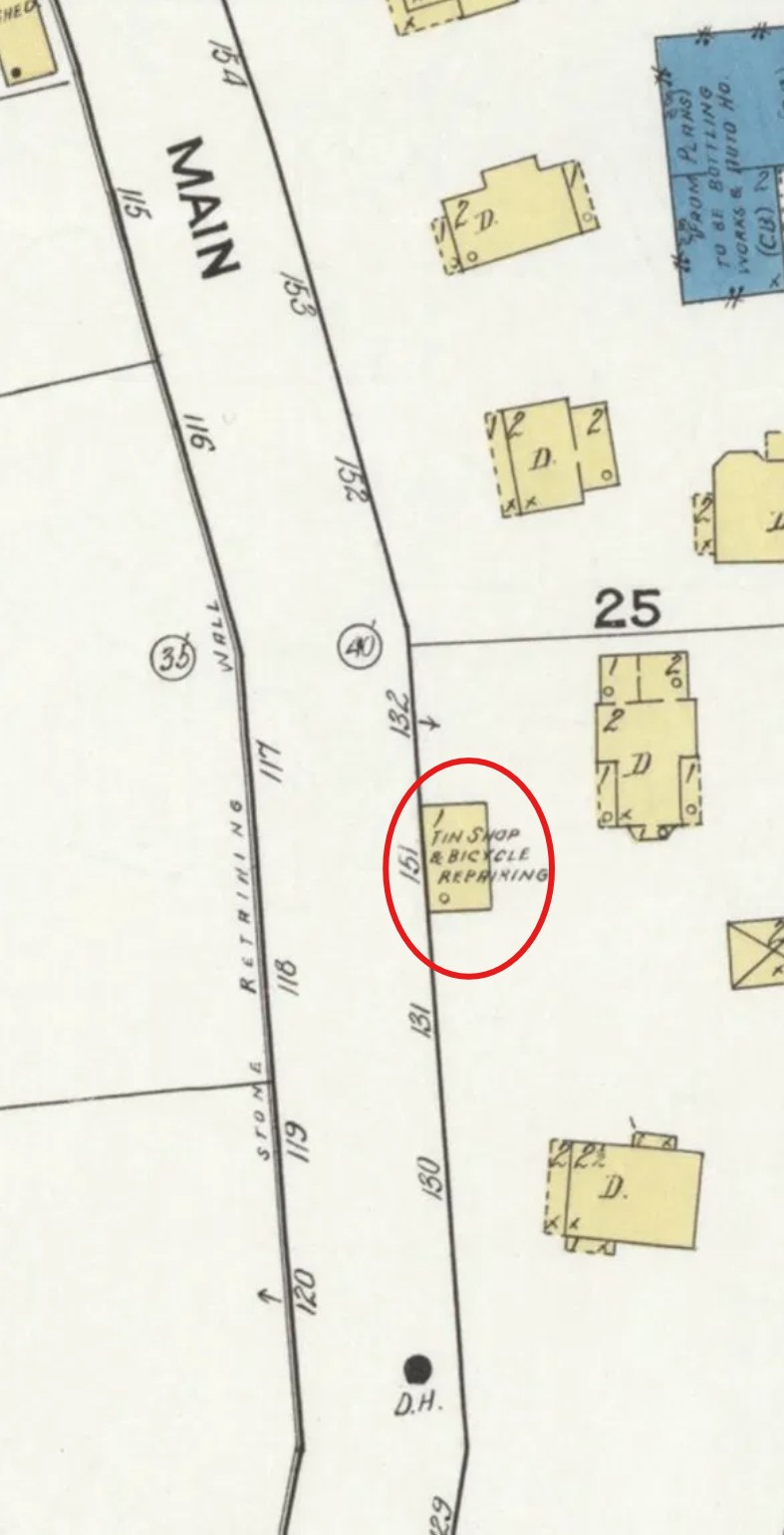 Sanborn fire insurance map crop showing Main and Oak Streets with a small building on the east side of Main lettered Tin Shop and Bicycle Repairing, circled in red.